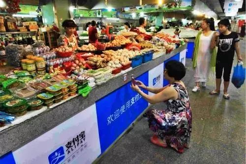 百姓365最新一期视频，镜头对准菜市场里的数字化生存