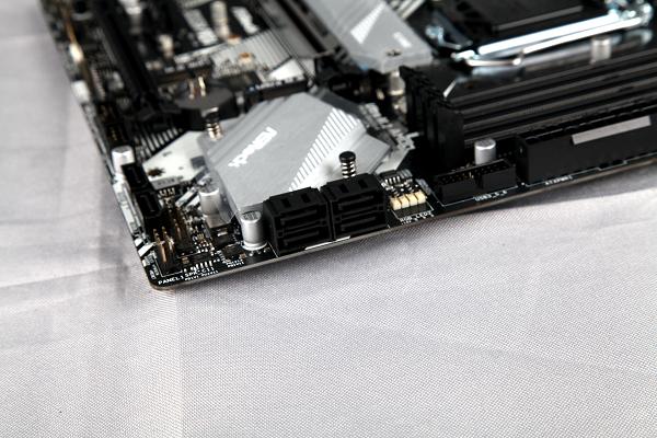 华擎B365M Pro4主板装机实录,这板子比我想象中更实在 华擎B365M Pro4主板装机实录,这板子比我想象中更实在