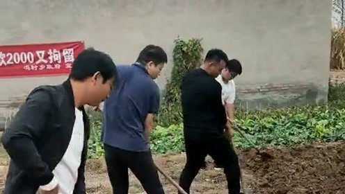 农村365第一次发视频,一部手机,一亩田,意外拍出了乡亲们最真实的样子 农村365第一次发视频,一部手机,一亩田,意外拍出了乡亲们最真实的样子
